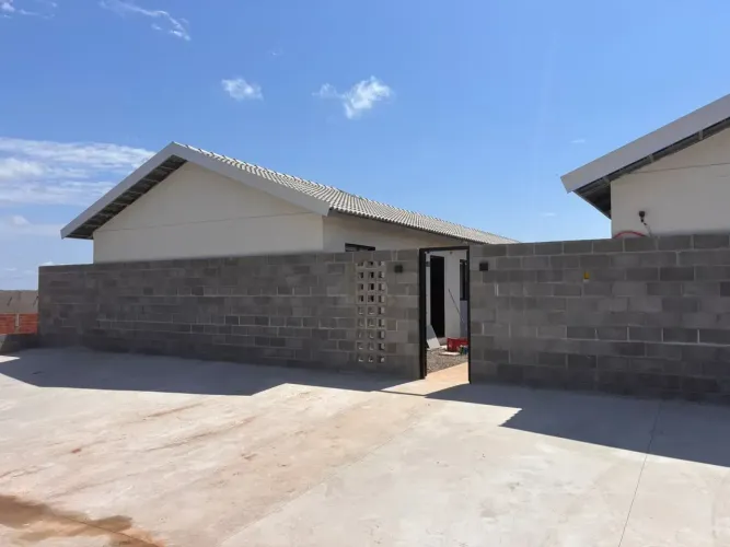 Oportunidade para Empresas em Inocência: Casas sem mobilia, de 2 Quartos em Condomínio Fec