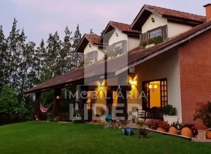 Um verdadeiro refúgio cercado pela natureza, conforto e lazer!