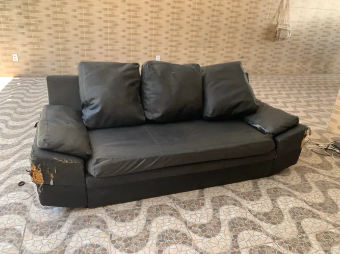 Vendo sofá bom pra reformar