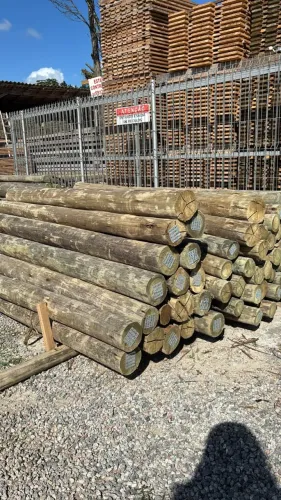 Eucalipto roliço tratado esteios moeroes caibros