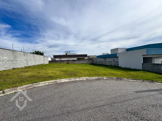 Terreno à Venda no Condomínio Malibu em Caçapava - SP
