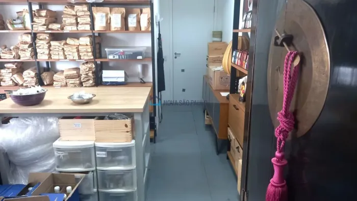Sala Comercial 40m com sacada e vista livre - Campo Belo