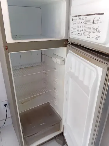 Vende-se Geladeira pra retirada de peças
