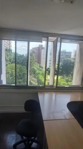 Conjunto para aluguel tem 35 metros quadrados com 2 salas, em Cerqueira César - São Paulo
