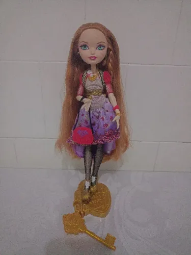 Boneca Ever After High Holly O'Hair