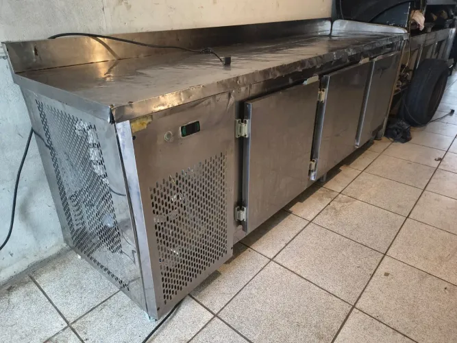 Balcão refrigerado 3 portas 220v ENTREGO 