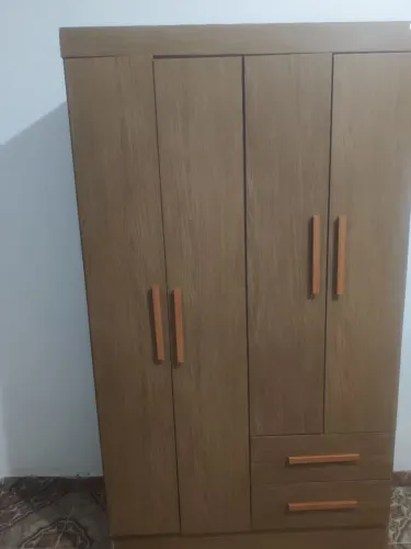 Vendo Guarda roupa com 4 portas e 2 gavetas
