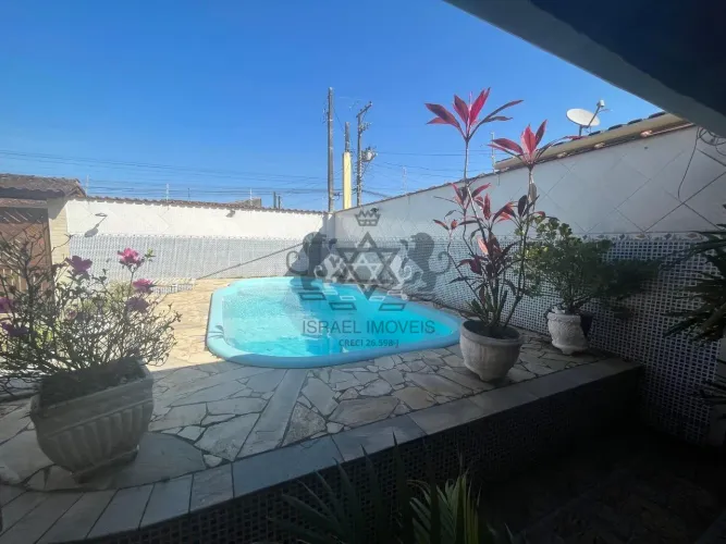 CASA Á VENDA COM DOIS DORMITÓRIOS, PISCINA E CHURRASQUEIRA NA PRAIA DAS PALMEIRAS, EM CARA