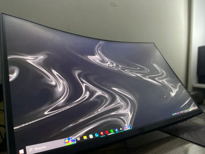 Vendo monitor Kbm 180hz Fhd curvo 27p