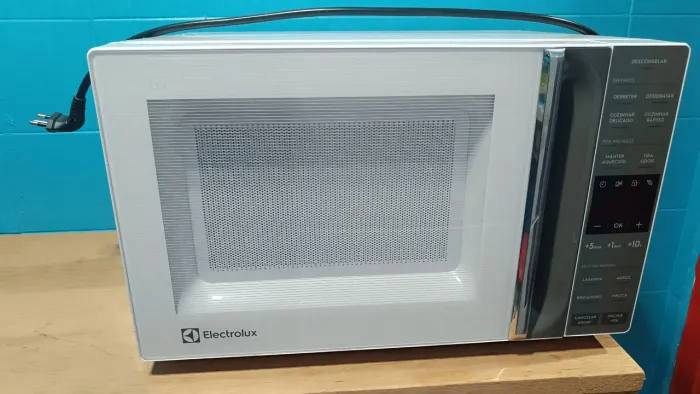Microondas Eletrolux ME23 branco