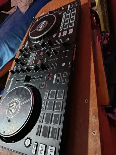 Vendo controladora numark 