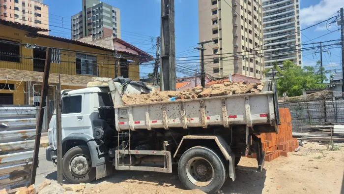 Retirada de entulho e areia grossa