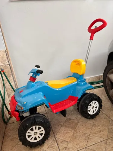 Quadriciclo- Carrinho de passeio infantil