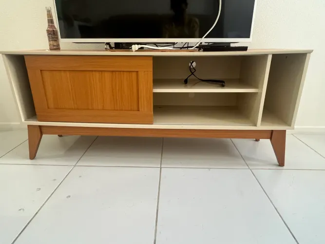 Geladeira 220v + Ar condicionado 220v + Sofá + Rack por R$600
