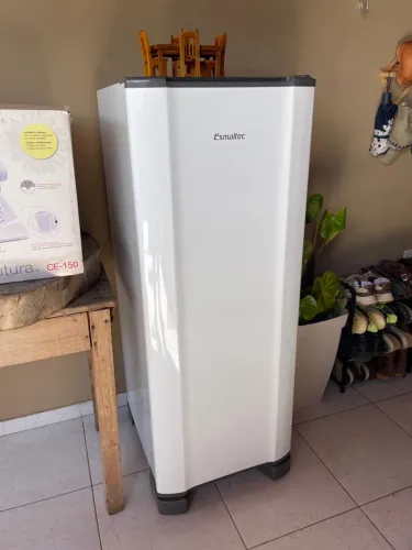 Geladeira/refrigerador 293l - Esmaltec