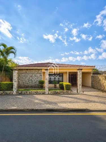Casa com 616m² de Terreno em Uvaranas | Espaço de Sobra para Sua Família
