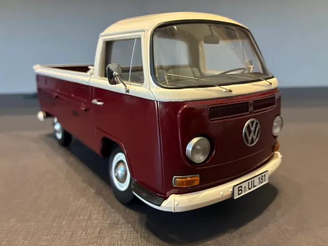VW T2 Kombi Pick-Up 1969 Escala 1/18 Schuco