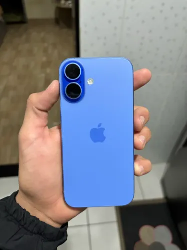 IPhone 16, Ultramarino