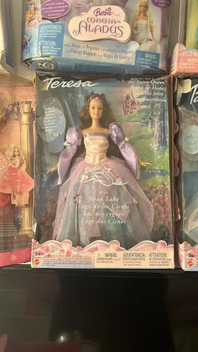 Barbie Teresa Lago dos Cisnes na caixa