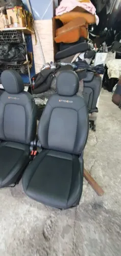 Bancos da Fiat Argo Treking em couro original 2024