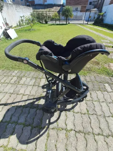 Carrinho bebê Safety, com Moisés e bebê conforto