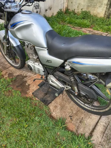 Suzuki YES prata 2009