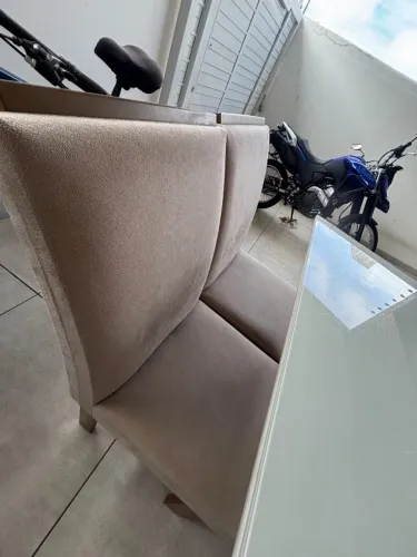 Mesa de 4 cadeiras tampo de vidro