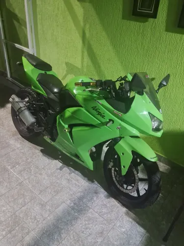 Kawasaki ninja 250, consigo parcelar em marquina de cartão ate 18 vzs