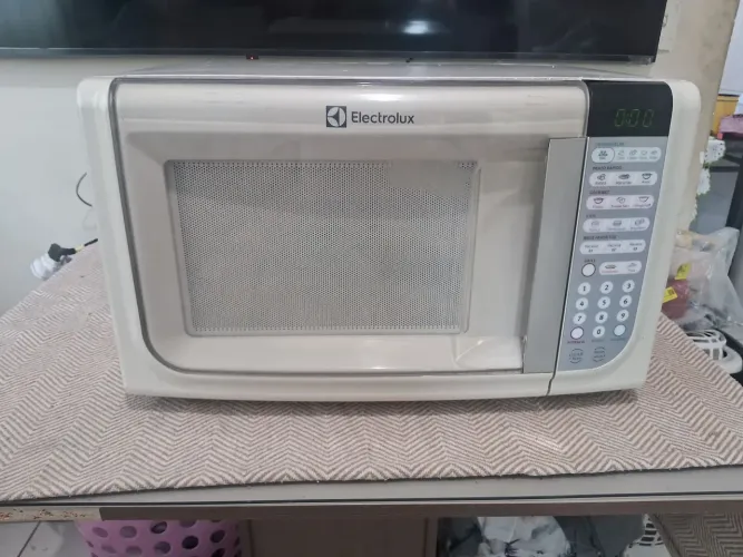MICRO-ONDAS ELECTROLUX 34L USADO 220V