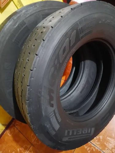 Pneus 275/80R22.5 usados