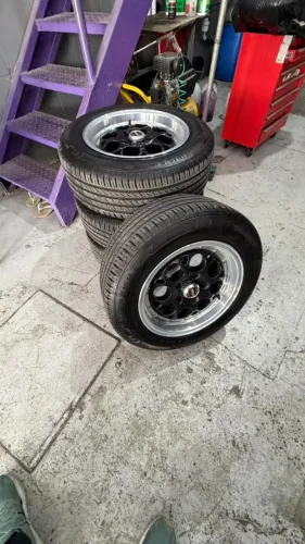 Roda Weld Magnum 5x114 r15 c/ Pneus