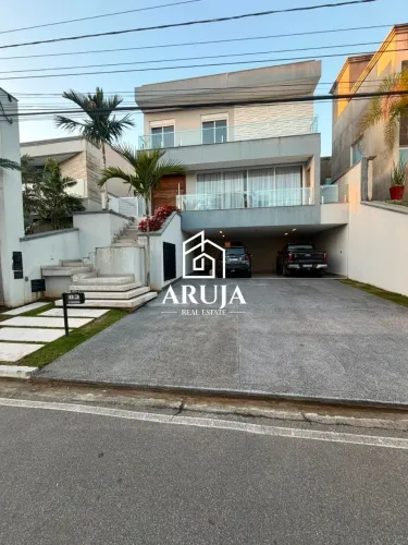 Casa de Alto Padrão com 4 Suítes à Venda no Condomínio Arujá V