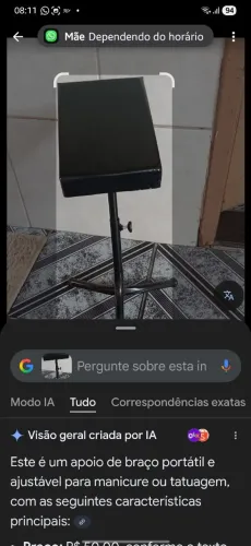 Vendo tripé, de manicure e tatuador.