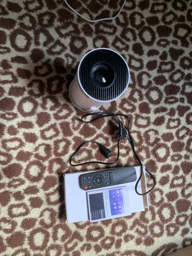 Seminovo, usado apenas uma vez, ótima qualidade, pega internet, Netflix e etc.