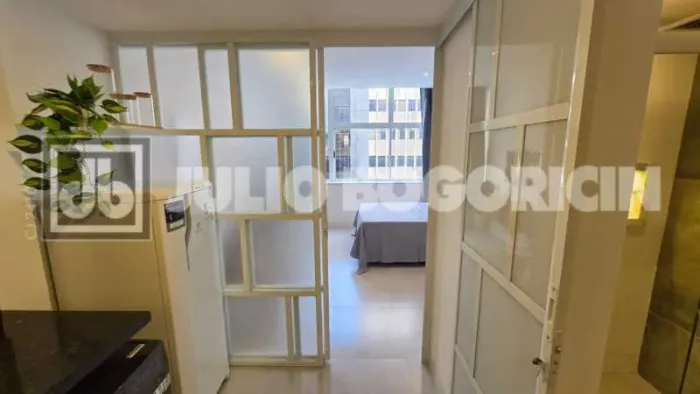 BELÍSSIMO APARTAMENTO MOBILIADO