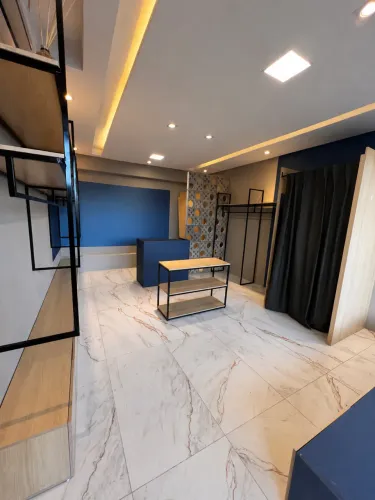 Mobiliário Completo para Loja de Roupas - Estilo Industrial/Moderno