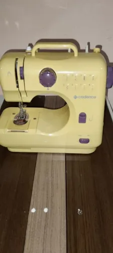 Máquina de costura e ventilador