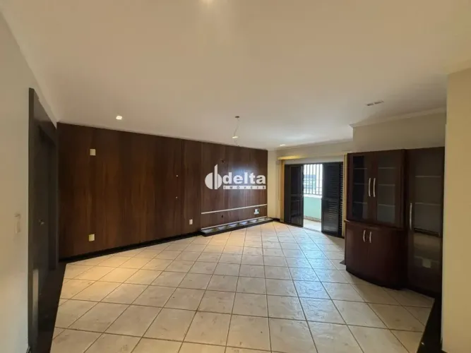Apartamento com 5 quartos sendo 3 suítes disponível para venda no bairro Santa Monica em U