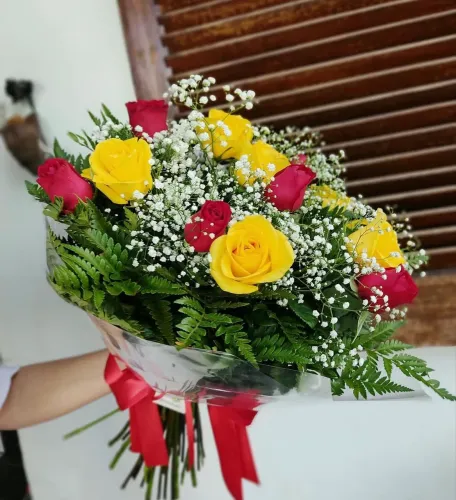 LINDOS BUQUÊS DE FLORES