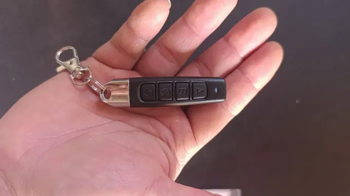 Controle de portão e alarme compacto 4 botões