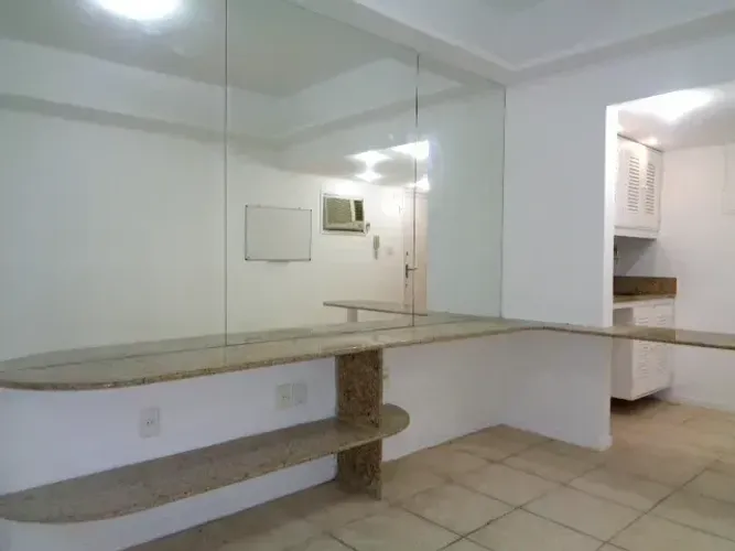 Imóvel para aluguel com 40 metros quadrados com 1 quarto em Leme - Rio de Janeiro - RJ