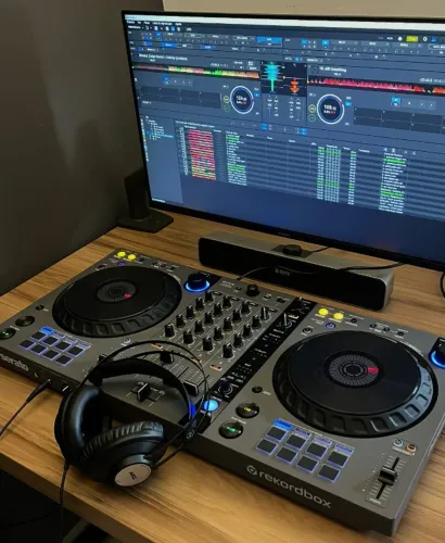 Controladora Pioneer DJ DDJ-FLX6 + Fone AKG K-72 black