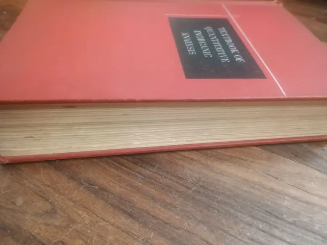 Livro antigo em inglês
