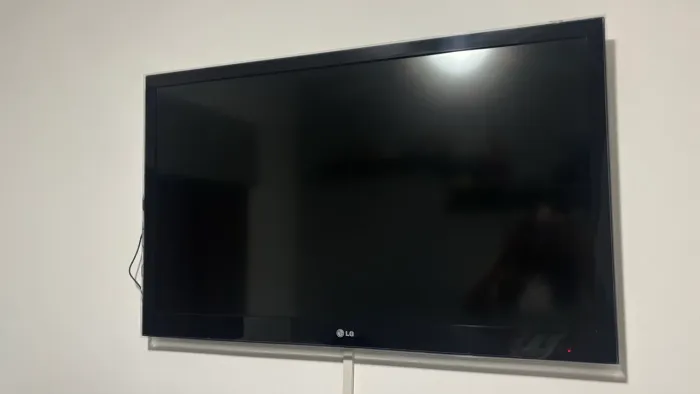 TV LG 3D 42" Usada + 4 Óculos 3D (Completa)