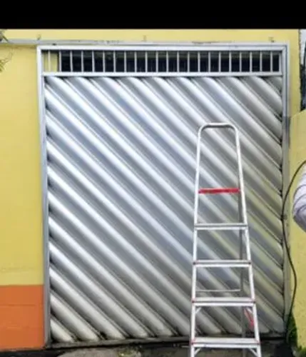 Portão em alumínio