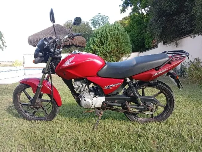 CG 150 Vermelha com partida elétrica e rodas