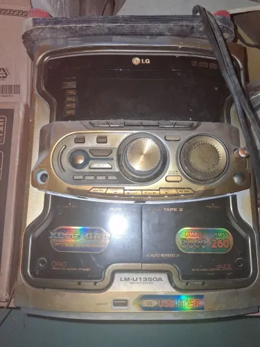 Vendo este som lg obs som usado mais funcionando perfeitamente com 2 caixa está sujo