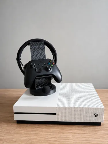 XBOX ONE S 1TB (Muito conservado)