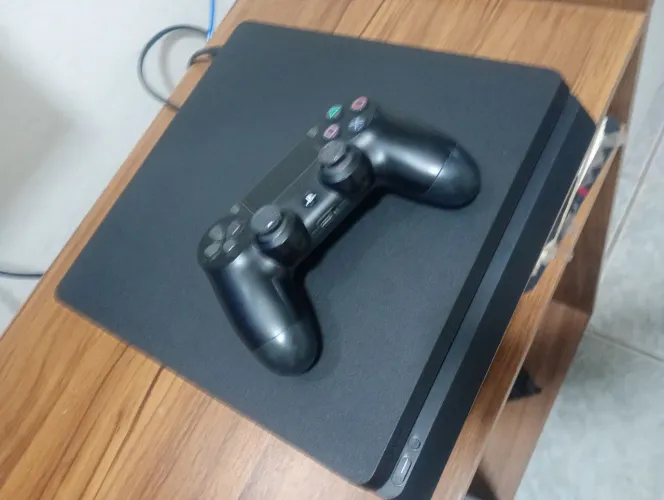 Ps4 destravado no Goldhen aparelho bem conservado já feito a preventiva impecavel