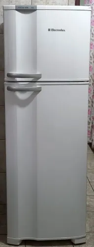 VENDO UMA GELADEIRA ELETROLUX 380 LITROS